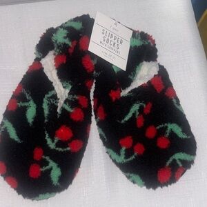 Cozy cheery Black and Red Slipper Socks size s/m 5-7